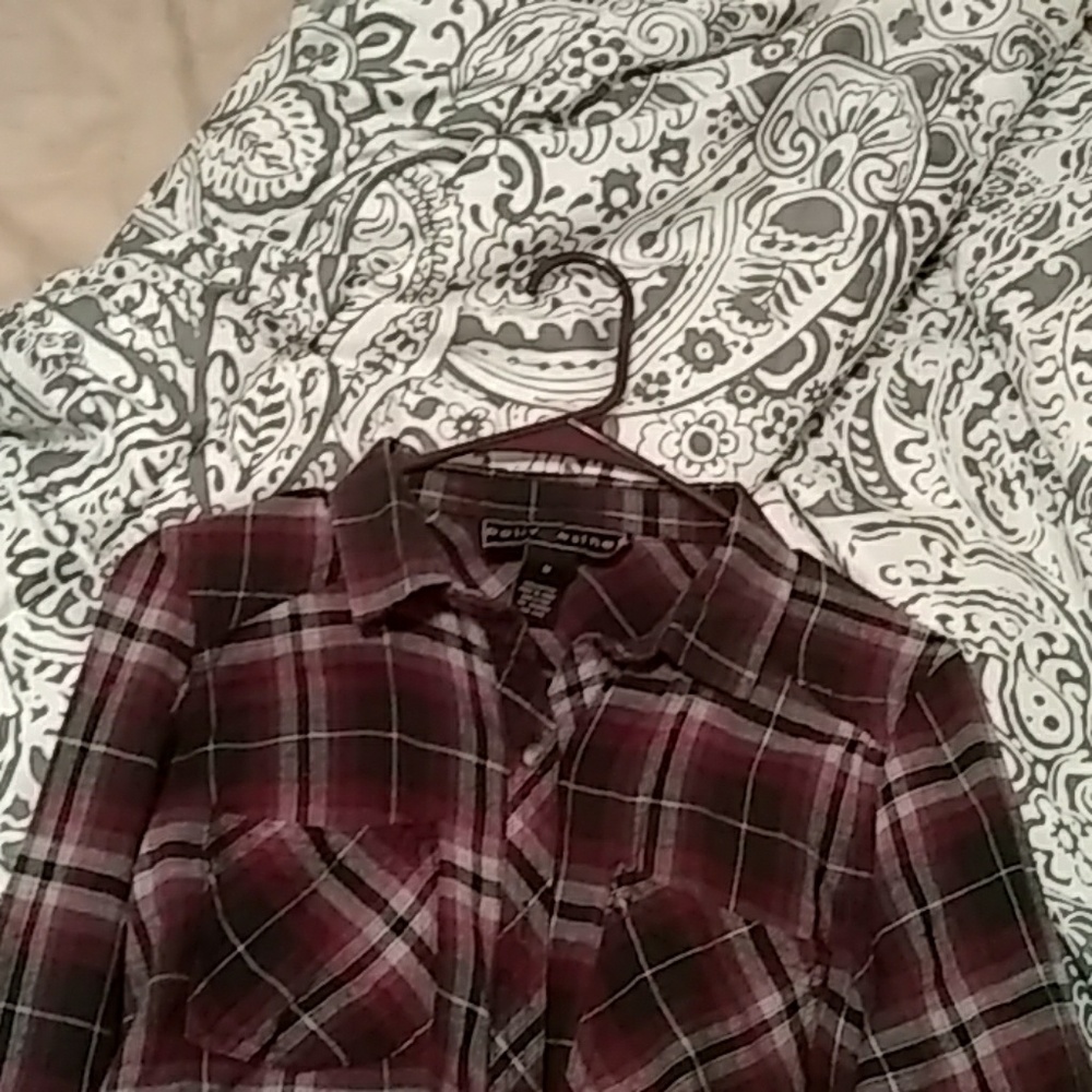 Cute flannel super cute if tied up